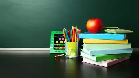 Elevii învață fără manuale