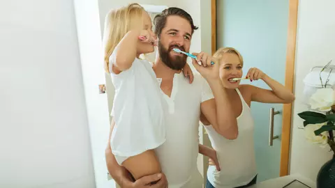 Prepară-ți propria pastă de dinți după rețete naturiste
