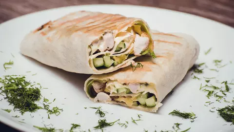 MIAM-MIAM. Burrito cu pui și avocado