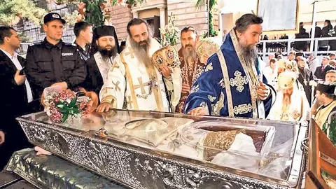 Mari minuni săvârșite de Sfânta Cuvioasă Parascheva