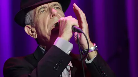 Timbrul grav al lui Leonard Cohen o să răsune din Ceruri