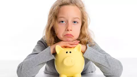De la 1 ianuarie 2017, alocaţia ar putea ajunge la 450 de lei