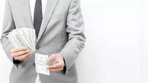Anumiți români nu vor fi mai fi nevoiți să plătească asigurări în România! Iată despre cine este vorba