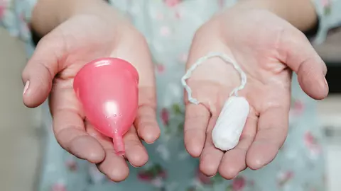 Ce nu știai despre cupa menstruală! După ce vei citi asta, vei renunța la tampoane și absorbante definitiv
