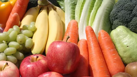 Cum depozitezi corect fructele și legumele. Ce păstrezi la frigider și ce nu