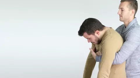 Dacă cineva se sufocă, aplicaţi metoda Heimlich