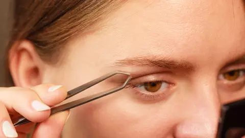Scapă de părul facial nedorit cu ajutorul celor mai ingenioase metode naturale