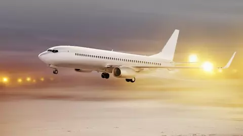 ULTIMĂ ORĂ! Aeroportul Henri Coandă s-a închis din cauza VISCOLULUI! Zborurile vor fi redirecționate