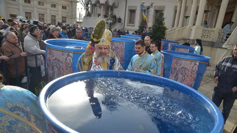 Tradiții și obiceiuri pentru ziua din Ajun de Boboteză! Nu face aceste lucruri dacă vrei să-ți meargă bine tot anul
