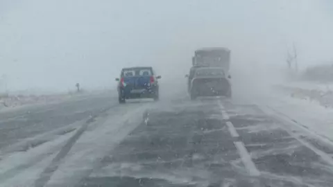 Avertizare meteo: Noaptea asta va ploua cu gheaţă