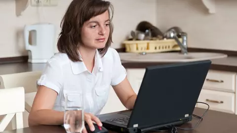 Vrei să câștigi un ban în plus? Iată câteva joburi pe care le poți face din confortul casei tale