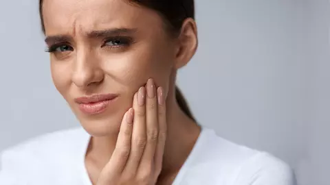 Top 7 remedii casnice pentru abcesul dentar, ca să reduci consumul de antibiotice