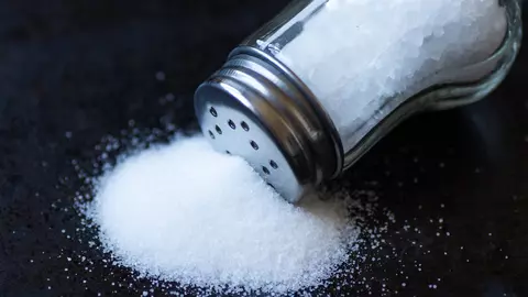 Sarea în exces, boală curată pentru organism! Ce cantitate ar trebui să consumi zilnic