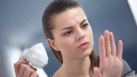 Unghii cu pete, striații sau exfoliate. Ce înseamnă, de fapt?