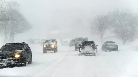 Urmează zile cu ger năsprasnic și viscol! Meteorologii au emis mai multe avertizări meteorologice