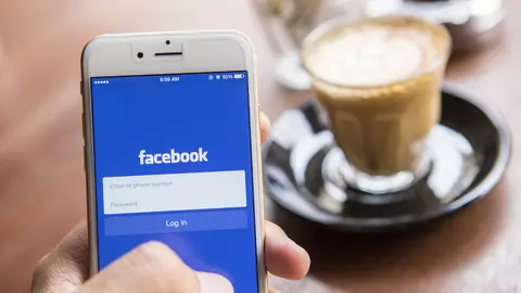 Facebook vine cu noi schimbări! Utilizatorii vor decide câtă violenţă şi nuditate doresc să vadă