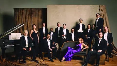 (P) Pink Martini, cu Storm Large, la București