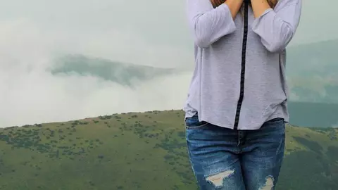 O studentă de 20 de ani a fost diagnosticată cu o boală extrem de rară. În doar câteva zile a ajuns în comă