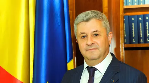 Soţia ministrului justiției Florin Iordache este pensionară la 47 de ani, cu 12.000 de lei/lună
