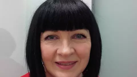 Are aceeaşi coafură de peste 20 de ani! De ce nu și-a schimbat Neti Sandu look-ul niciodată?