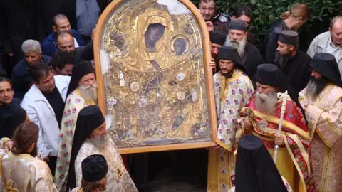 Poveste incredibilă! Un bebeluș a fost salvat de la moarte cu ajutorul unei icoane