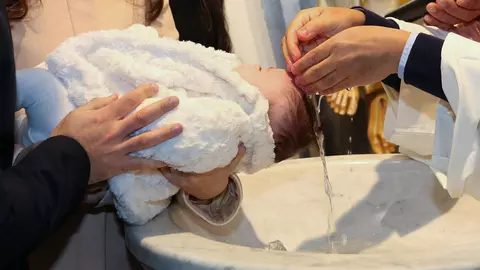 Ce este botezul de urgență și în ce condiții se face acest ritual
