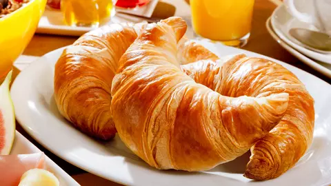 Ce conține croasantul pe care îl mănâncă zilnic copiii tăi? Te vei îngrozi!