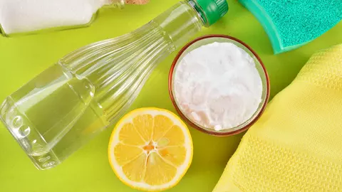 6 produse de curățenie pe care le poți prepara în casă