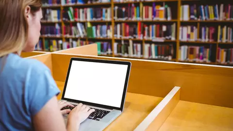 Folosirea internetului în timpul orelor scade performanțele școlare