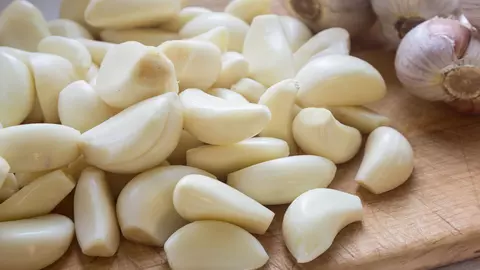 Uite cum scapi de mirosul de usturoi