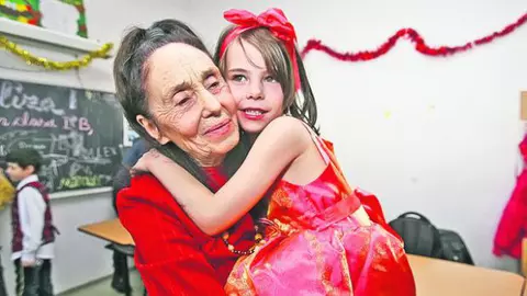 Ce pensie are Adriana Iliescu, cea mai bătrână mamă din România. Cu ce sumă își întreține fiica lunar