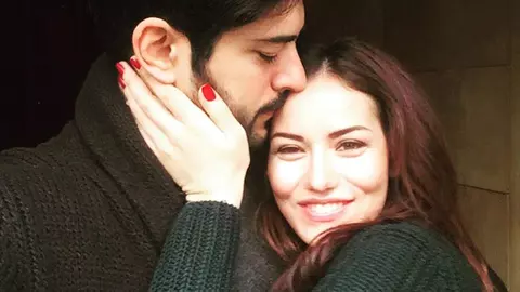 Burak Ozcivit, la braț cu frumoasă lui logodnică! Fahriye Evcen a făcut declarații siropoase despre relația lor