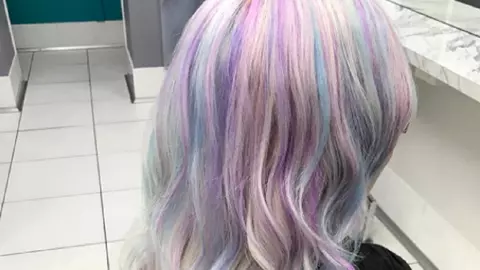 Părul holografic, noua tendință în materie de hairstyling