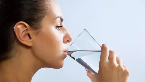 Legătura dintre alimentele sărate și setea excesivă