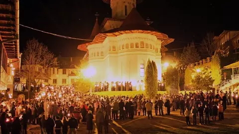 Cele mai frumoase mănăstiri din România unde poți merge în noaptea de Înviere