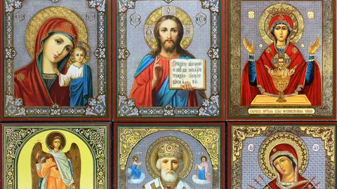 Un miracol s-a întâmplat într-o biserică! Doua icoane au inceput sa izvorasca mir