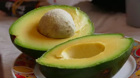 Motivul pentru care nu ar trebui să mănânci mai mult de jumătate dintr-un avocado