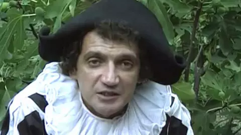 Arlechino, tranformat complet de greutățile vieții! Cum arată acum idolul copiilor din anii ’90