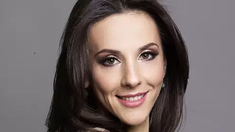 Interviu cu Andreea Răducan: ”Există viață după sportul de  performanță: sunt comentator sportiv, jurnalist, scriitoare, lucrez  pentru Forul Olimpic Român. Sunt și soție și mă pregătesc să devin  mămică în octombrie.”