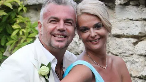 Iuliana Marciuc, despre relația cu Adrian Enache: ”Sunt dovada cea mai bună că nu o hârtie ţine o relaţie”