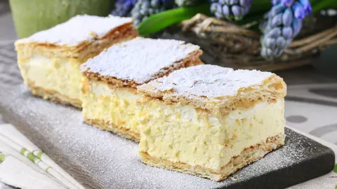 Prăjitura „Vis de mai”, desertul perfect pentru o masă în familie! Are o aromă de senzație