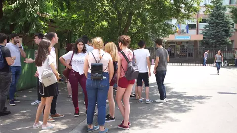 Cum s-au descurcat elevii de clasa a XII-a la a doua probă scrisă a examenului de Bacalaureat 2017. Cât au învățat copiii de la Liceul Teoretic „Ion Barbu”