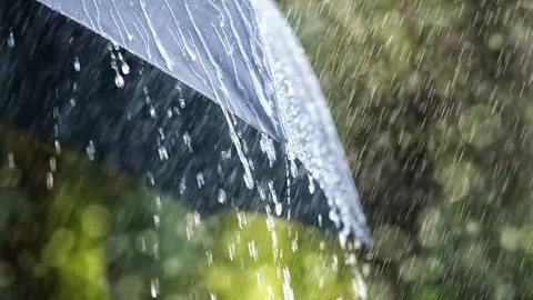 Vreme instabilă în perioada următoare. Meteorologii au emis cod galben de vijelii și ploi torențiale