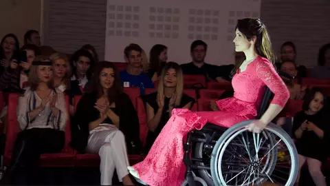 Monica Radu, Femeia anului 2009 pentru Inițiativă în Sprijinul Semenilor și protagonista copertei din Avantaje aprilie 2016, își lansează prima ei carte, ”Dantele interioare”