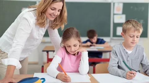 Ziua Învăţătorului, celebrată anual pe data de 5 iunie