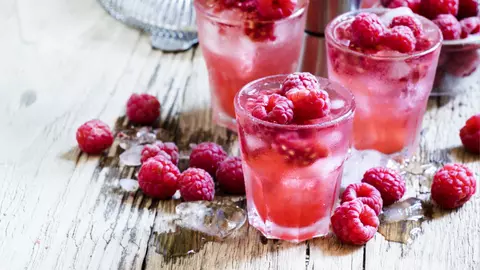 Cum să faci cea mai aromată zmeurată. Băutura perfectă pentru doamne și domnișoare