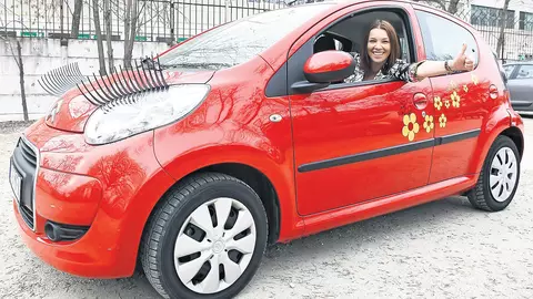 Cinci sfaturi de care orice femeie trebuie să țină cont la volan