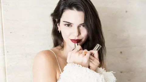 (P) Acceptă provocarea Estee Lauder: colorează-ți buzele în nuanțele spectaculoase ale rujurilor Pure Color Love