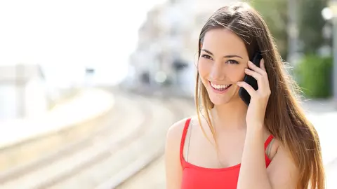 Veste bună pentru cei care călătoresc în afara României. De astăzi,  roamingul este gratuit în UE și în Spațiul Economic European