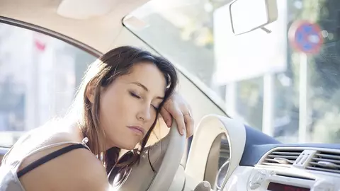 10 trucuri care te ajută să nu adormi la volan